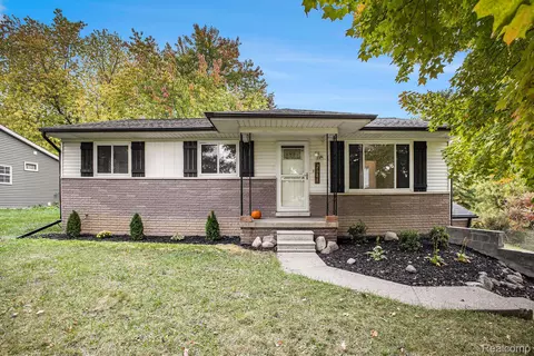 2681 Golf Club Rd, Oceola, MI 48843