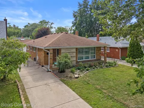 20428 Lennon St, Harper Woods, MI 48225