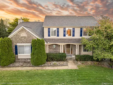 2069 W View Ct, Orion, MI 48360