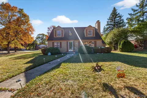 28025 Sunset Blvd W, Southfield, MI 48076