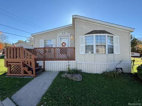 17 Arbor Way, Lyon, MI 48167