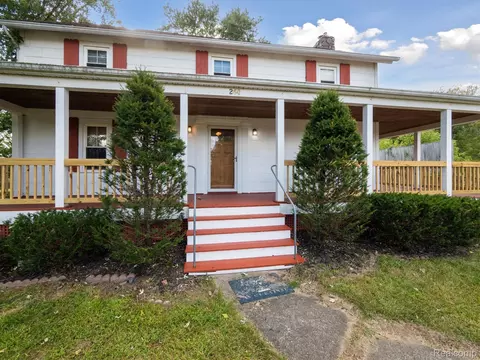 260 S Dexter St, Pinckney, MI 48169