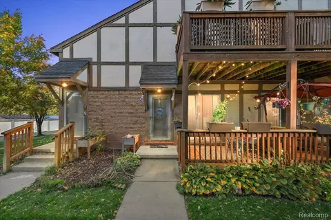 44800 Bayview Dr #33, Novi, MI 48377