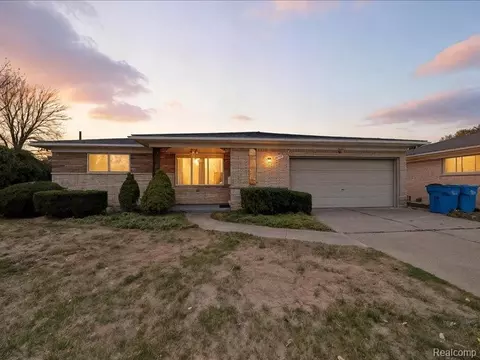 26723 Menge Ct, Warren, MI 48091