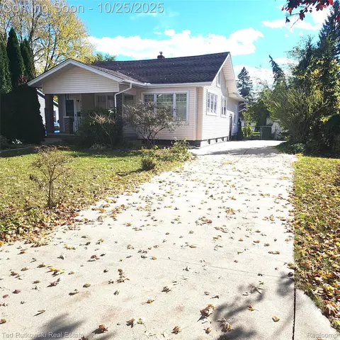 1720 Gillett St, Port Huron, MI 48060