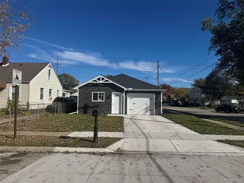 24500 Lambrecht Ave, Eastpointe, MI 48021