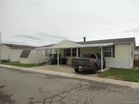 25182 Frontier Cir, Flat Rock, MI 48134