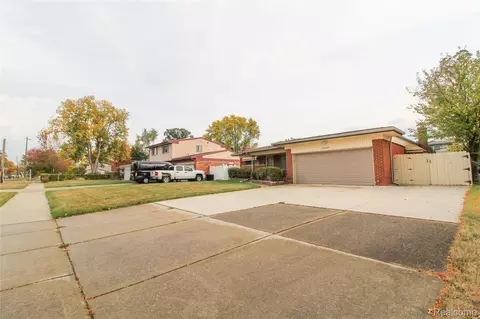 17409 W 13 Mile Rd, Southfield, MI 48076