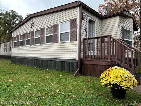 71 Sangam Pl, Swartz Creek, MI 48473