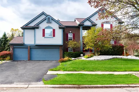 14436 Pond Bluff Dr, Belleville, MI 48111