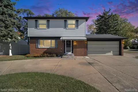 8125 Willesdon Sq, Sterling Heights, MI 48312