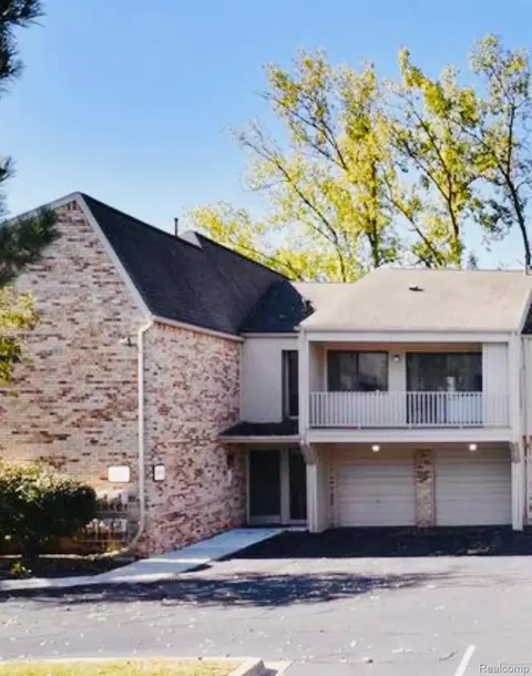 3845 Lone Pine Rd #101, West Bloomfield, MI 48323
