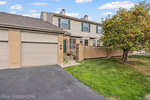 38494 Windsor #54, Farmington Hills, MI 48331