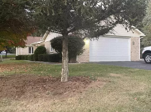 4163 Nancy Dr, Brighton, MI 48114
