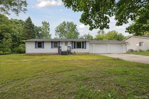 3250 Carr St, Flint, MI 48506