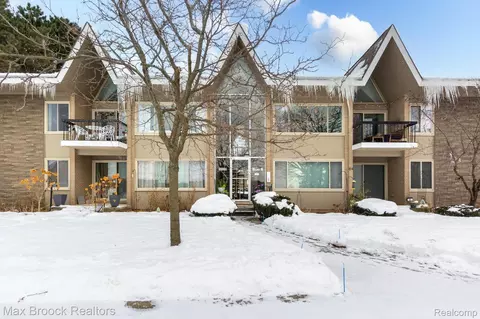 2021 Klingensmith Rd #83, Bloomfield Hills, MI 48302