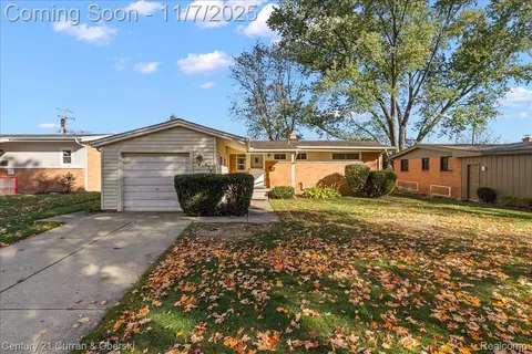 878 Brooklawn Dr, Troy, MI 48084