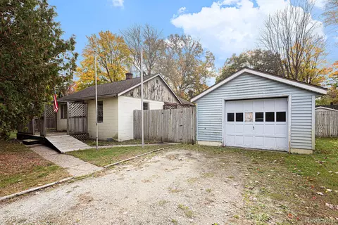3075 Lenore Ave, Muskegon, MI 49442
