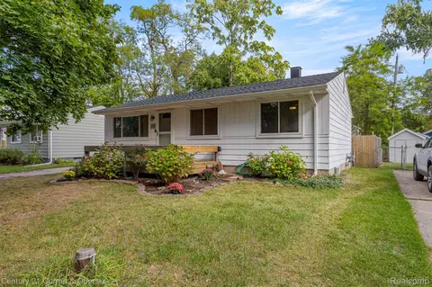 3174 Roselawn St, Walled Lake, MI 48390