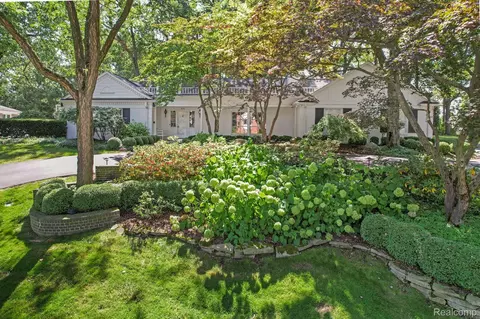 4154 Nearbrook Rd, Bloomfield Hills, MI 48302