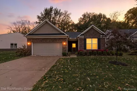 49534 Mapleton, Canton, MI 48188