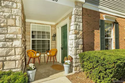 1020 Alameda Blvd, Troy, MI 48085