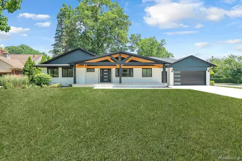 2 Ridgemont Ct, Dearborn, MI 48124