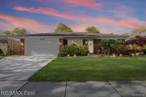29553 Cunningham Dr, Warren, MI 48092