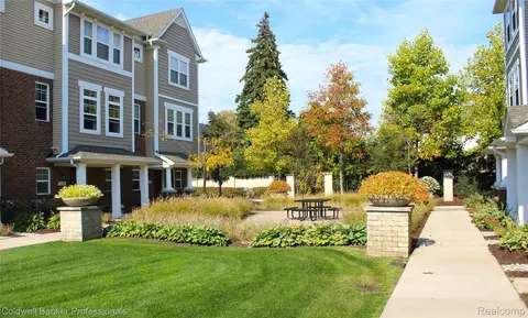 3076 Kilmer Dr, Troy, MI 48083