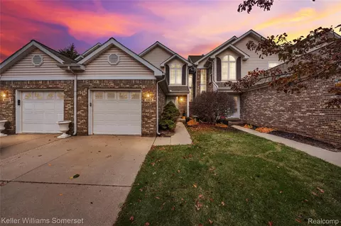 882 Natures Cove Ct, Wixom, MI 48393