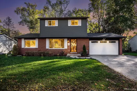 42071 Lindsay Dr, Plymouth, MI 48170