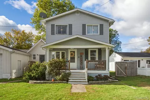 934 Cherry St, Monroe, MI 48161