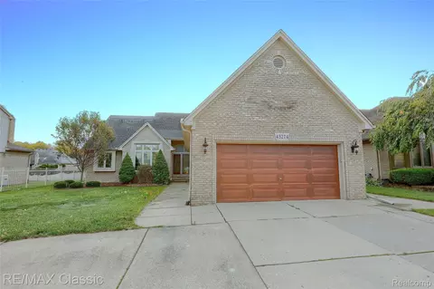43274 Hillsboro Dr, Clinton Township, MI 48038