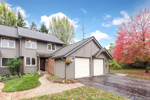 44877 Erin Dr, Plymouth, MI 48170