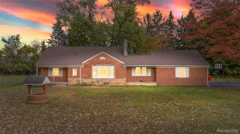 24390 Green Valley St, Southfield, MI 48033
