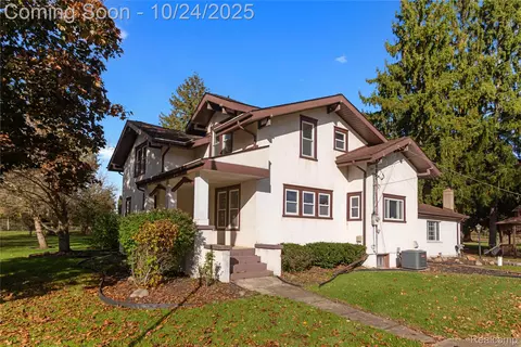 1219 Kurtz Rd, Holly, MI 48442