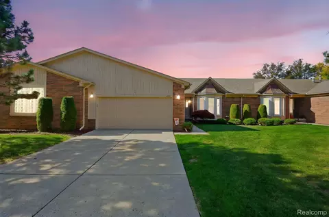 41217 Fortuna Dr E, Clinton Township, MI 48038
