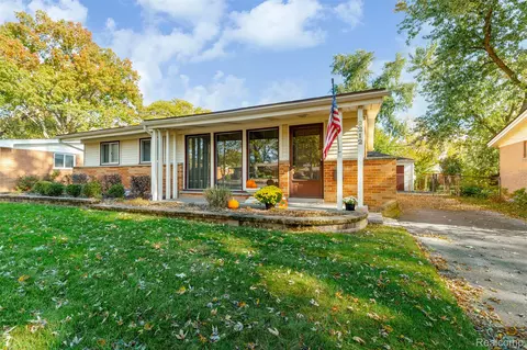 9212 Idaho St, Livonia, MI 48150