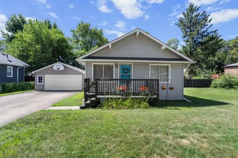 8431 Roseland Ct, Oak Park, MI 48237