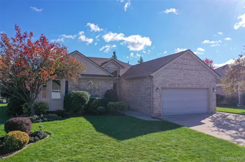 36592 Cecilia Dr, Sterling Heights, MI 48312