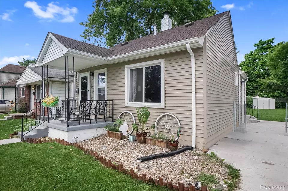 Exterior - 25171 Lawn St, Roseville, MI 48066 photo 1 of 3