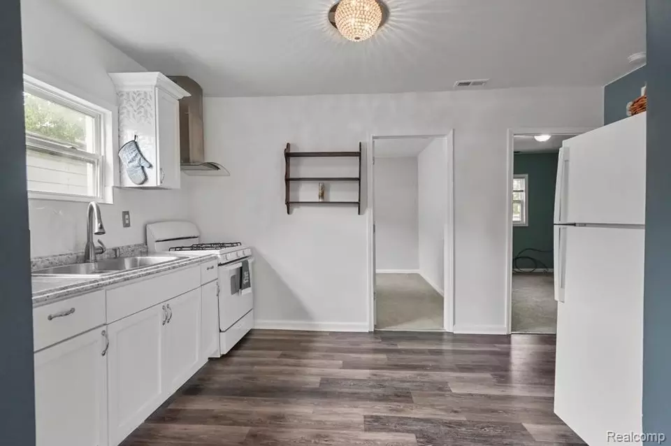 Entry Way - 25171 Lawn St, Roseville, MI 48066 photo 1 of 2