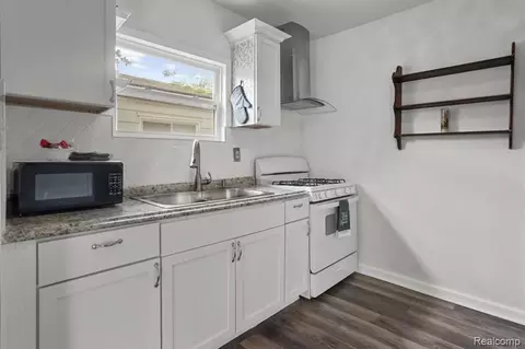 Kitchen - 25171 Lawn St, Roseville, MI 48066 photo 1 of 2