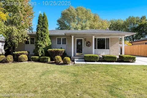 42002 Coulon Dr, Clinton Township, MI 48038
