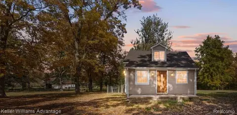5165 Mattison Rd, South Rockwood, MI 48179