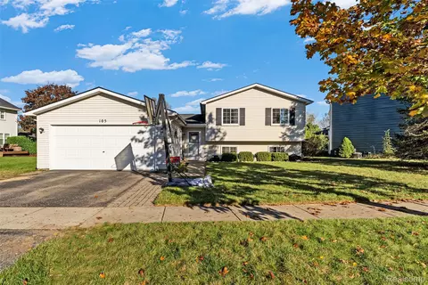 105 Turtle Trce, Pinckney, MI 48169