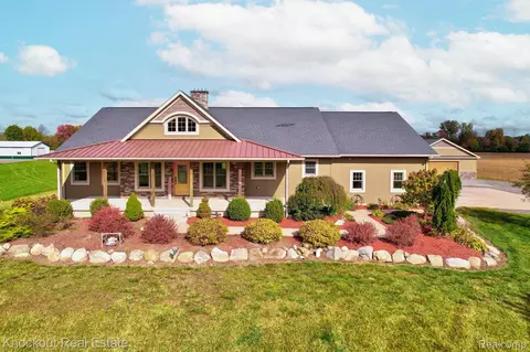 9351 Lange Rd, Birch Run, MI 48415