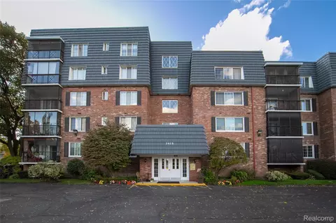3415 Benjamin Ave #403, Royal Oak, MI 48073