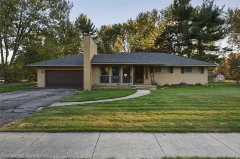 30831 Lyndon St, Livonia, MI 48154
