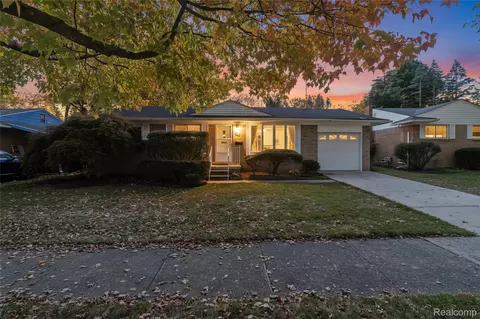 536 Rewold Dr, Rochester, MI 48307